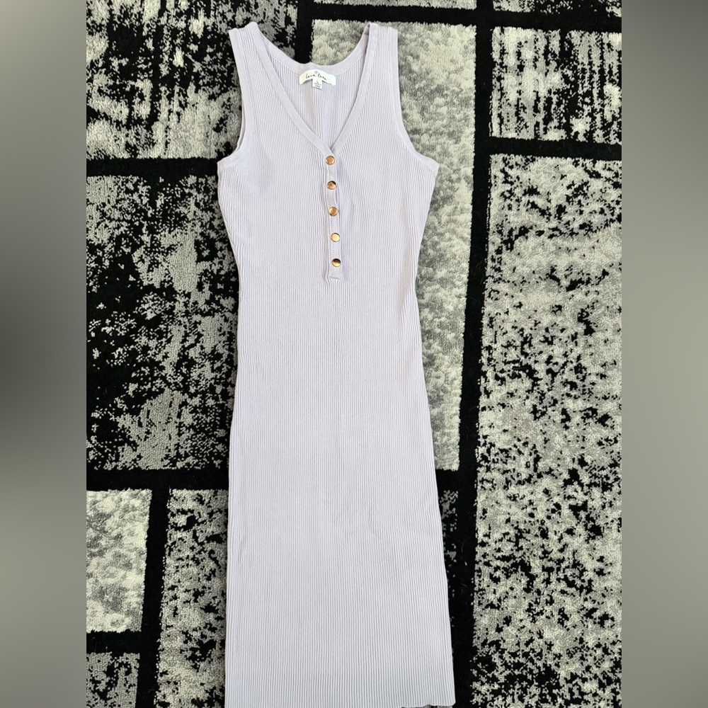 Love Tree Lilic Sleeveless Ribbed Midi Dress with Button Accents